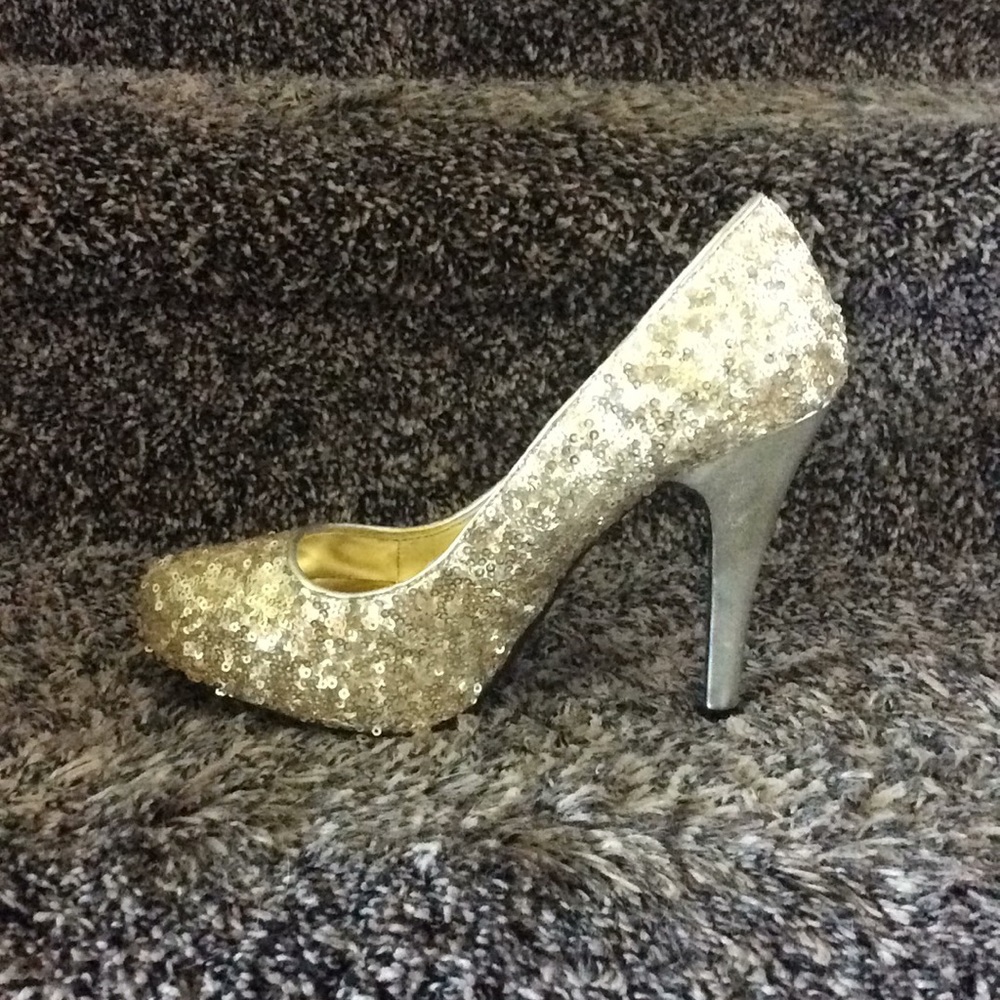 Pumps - Picture 2 of 3